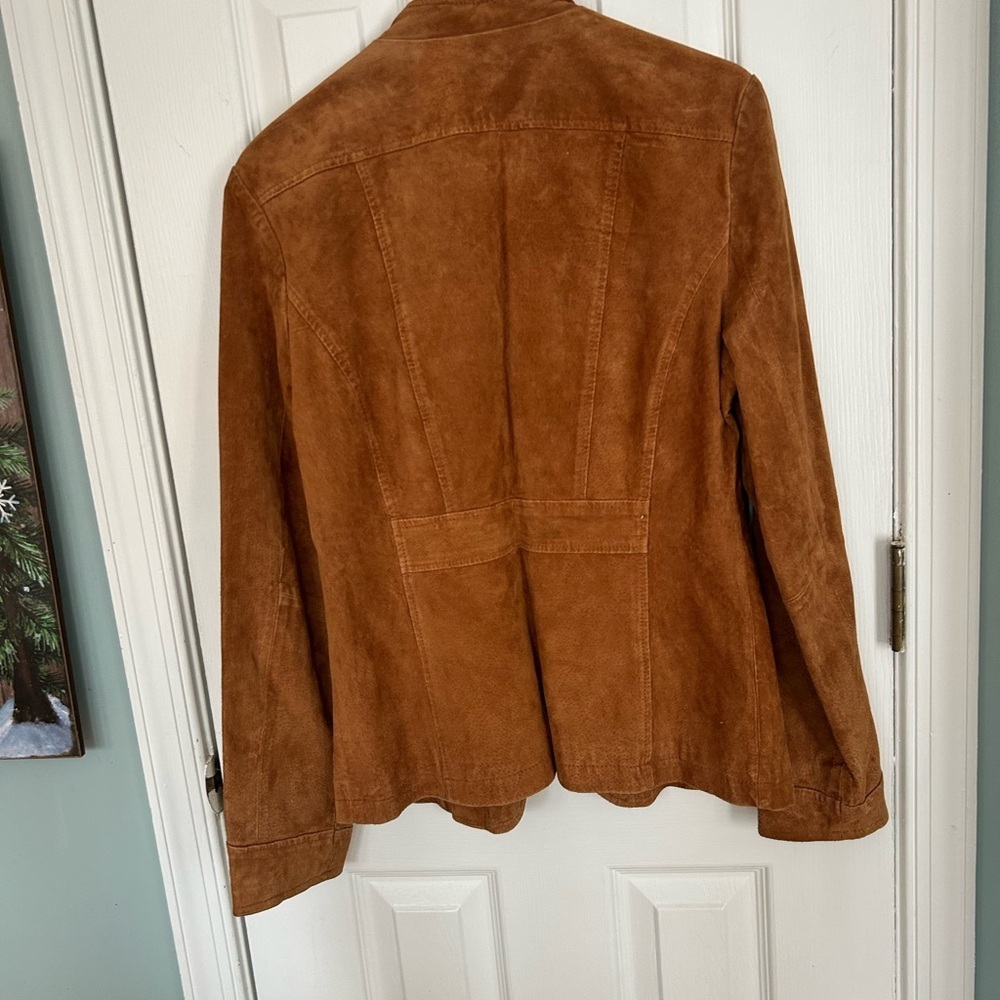 Prosper and Devine brown suede jacket. Button detail and front hook closure - Picture 4 of 4